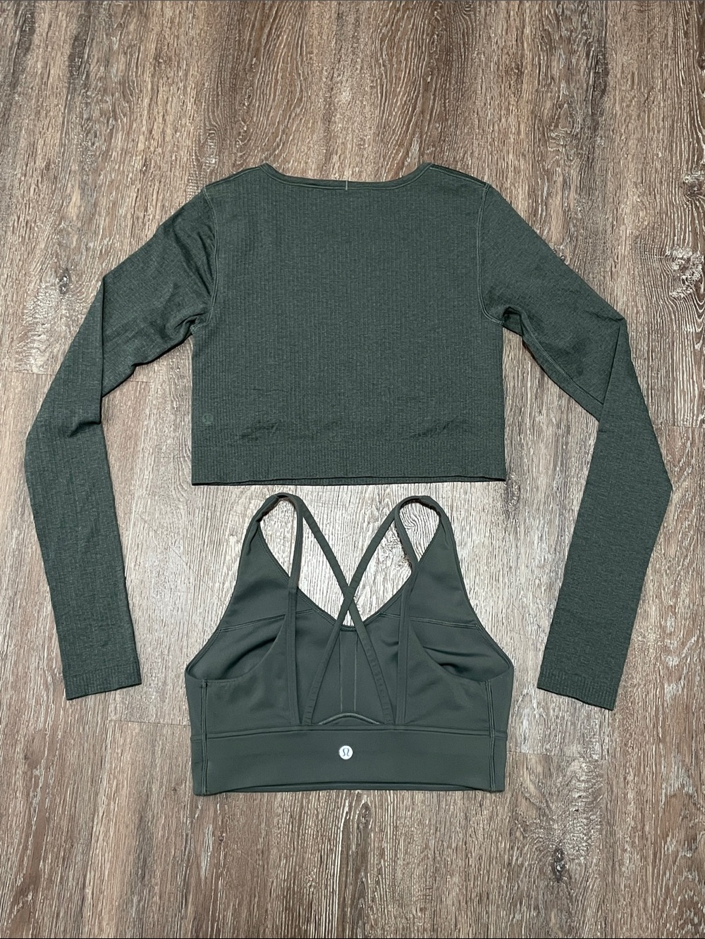 EUC Lululemon Matching Smoked Spruce 3-Piece Set. Size Tops 8/Bottom 6 - Picture 4 of 12